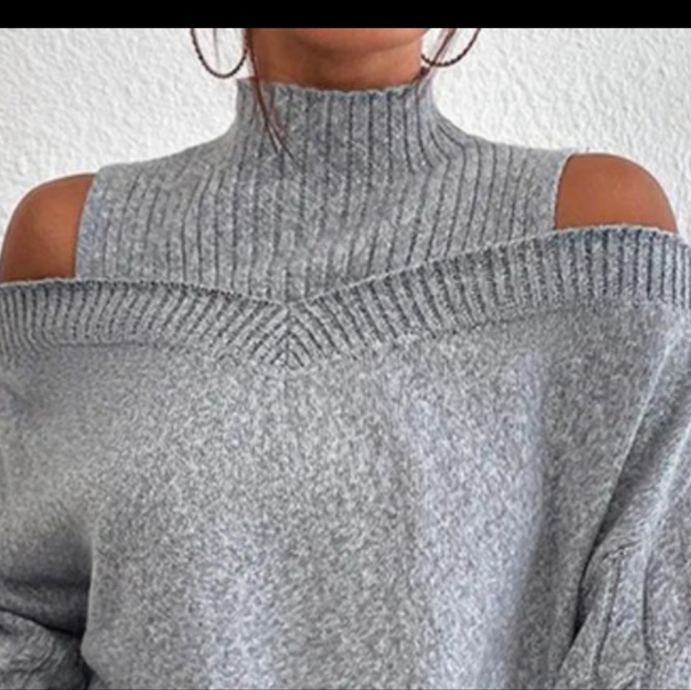 Cable knit Cold Shoulder Sweater - Picture 3 of 5